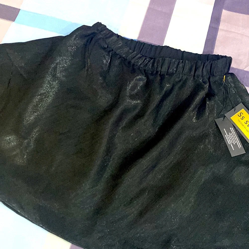 Shimmery silky flaired black mini skirt,new with tags - Picture 1 of 3